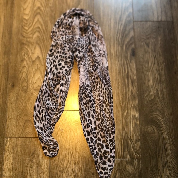 Cheetah scarf - Picture 2 of 6